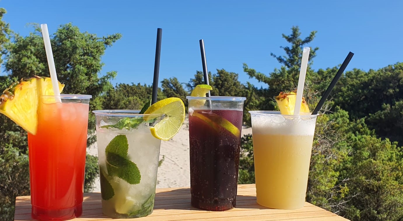 aperitivo-spiaggia-Is Solinas